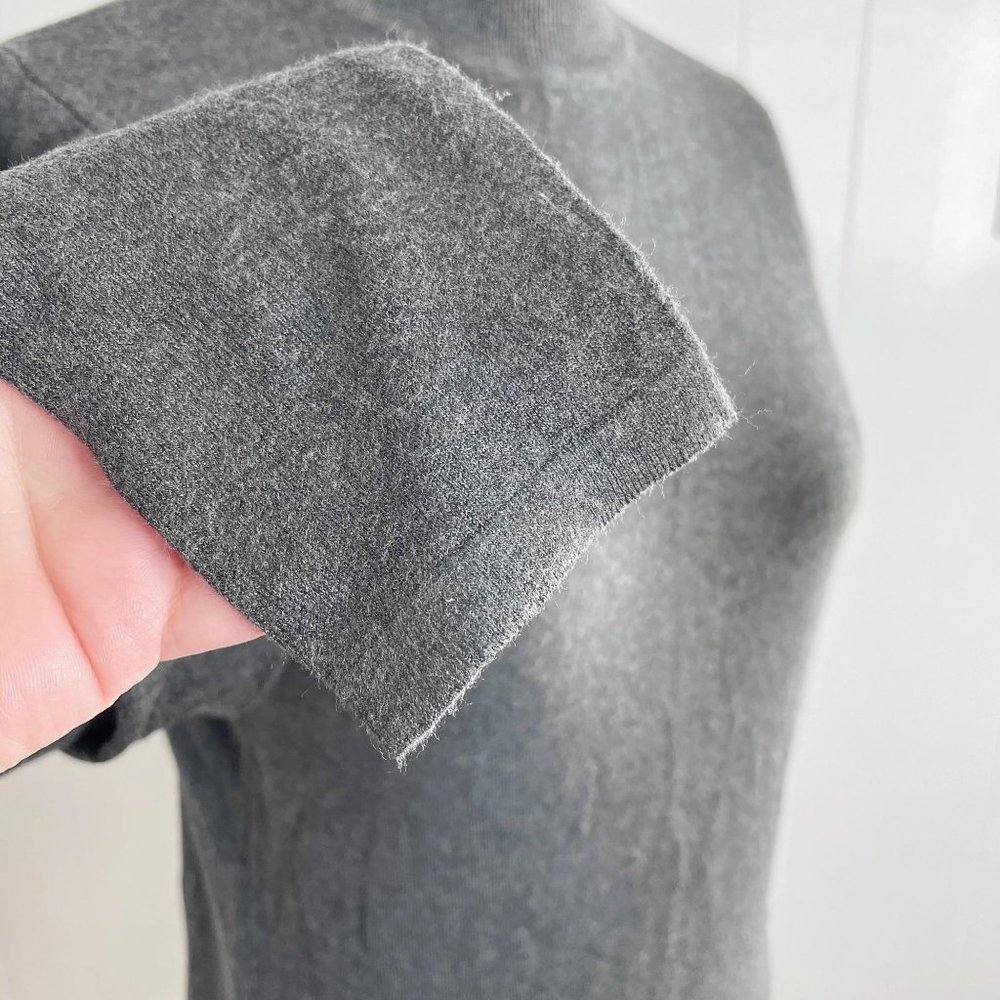 NEW T Tahari Gray Essential Mock Neck Sweater Size Small - Picture 3 of 10
